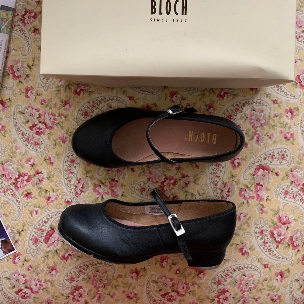 Womens size 6 tap dancing shoes